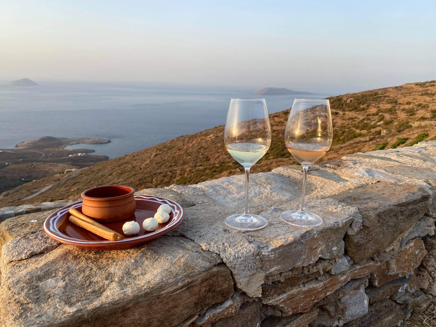 Vinprovning i Grekland på ön Serifos